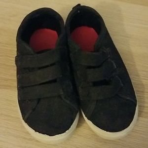 Black velcro sneakers